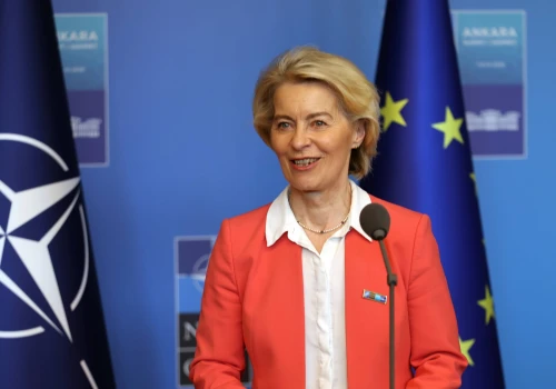 Prezydent Turcji dał pistolet Ursuli von der Leyen. Szefowa KE nie zatrzyma prezentu