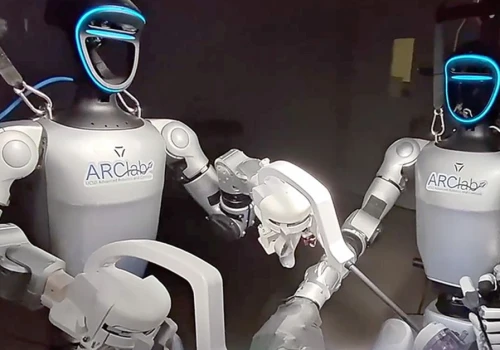 Chirurgia przyszłości? Humanoidalne roboty z powodzeniem wykonały dwa zabiegi