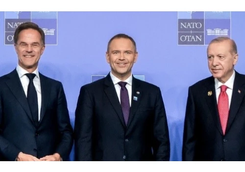 Nawrocki chciał być jak Trump? Ekspertka od mowy ciała od razu TO wytknęła. „Uśmiech nie pomaga”