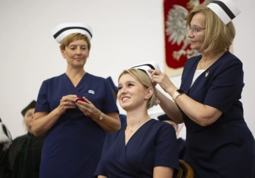 Trzecie czepkowanie w historii Akademii Piotrkowskiej. 11 nowych pielęgniarek gotowych do pracy!