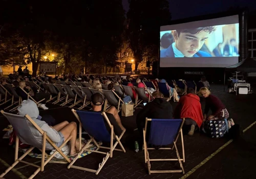 Lato pełne uśmiechu w Rzeszowie! Bezpłatne pikniki, kino pod gwiazdami i teatr dla całych rodzin