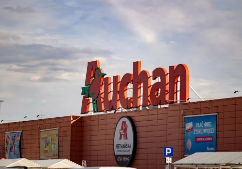 Auchan kontra Decathlon? Sieć z kolibrem w logo ruszą z kolejną akcją promocyjną