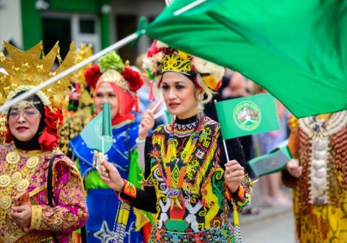 Kolorowa ETNOparada otworzyła festiwal POLKA. Folklor z całego świata zawitał do Pabianic