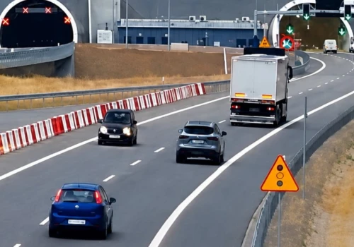 Błędne wskazania nawigacji możliwą przyczyną niebezpiecznych zachowań na S1