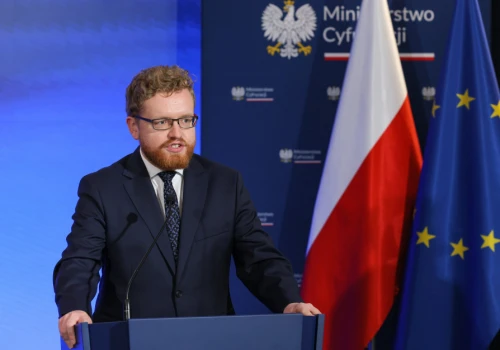 Polska walczy o gigafabrykę AI. Na początek państwo daje 100 milionów euro