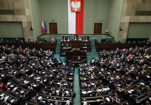 Zdecydowany lider sondażu. Pięć partii w Sejmie