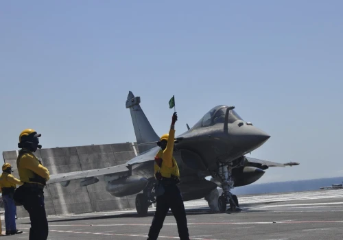 Bombami we Flotę Cieni. Francuski lotniskowiec pokazuje pazury