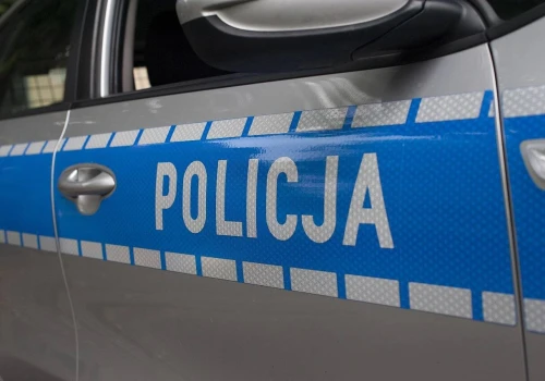 Stanął nad śpiącą kobietą i zaczął bić. Wszedł przez uchylone okno