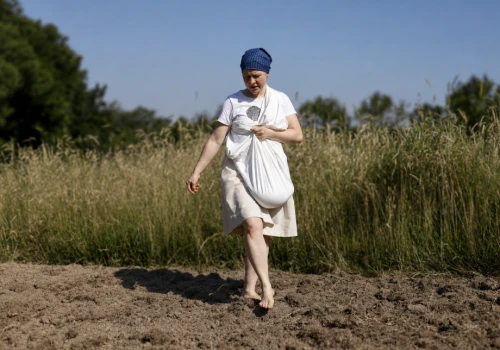 W Mostach koło Jabłonkowa znów sieją krzycę. Tak kiedyś gospodarowano w Beskidach