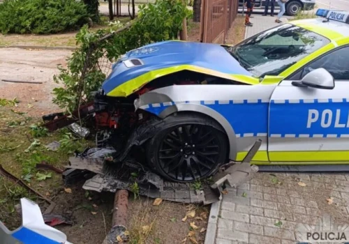 Słynny policyjny Mustang rozbity. Do wypadku doszło podczas jazdy na interwencję!