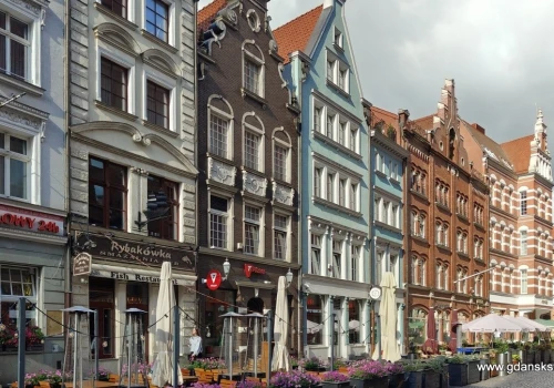 Gdański spór o duszę architektury: Disneyland czy betonowa jaskinia?