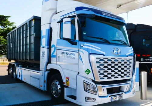 Ciężarowy, wodorowy Hyundai wchodzi na rynek komunalny – Xcient jako hakowiec