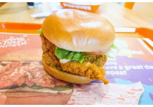Rywal KFC rozkręca się w Polsce. Otworzył 38. lokal. Były tłumy