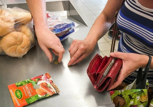 Kasjerka z Zielonej Góry miesiąc kradła z kasy. Zwiększyła wypłatę 4 razy