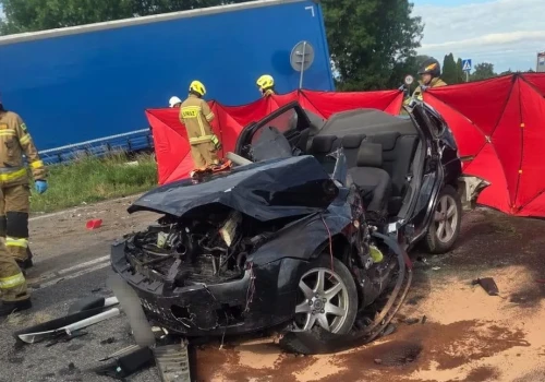 Z ostatniej chwili! Koszmarny wypadek trzech pojazdów. Droga jest zablokowana