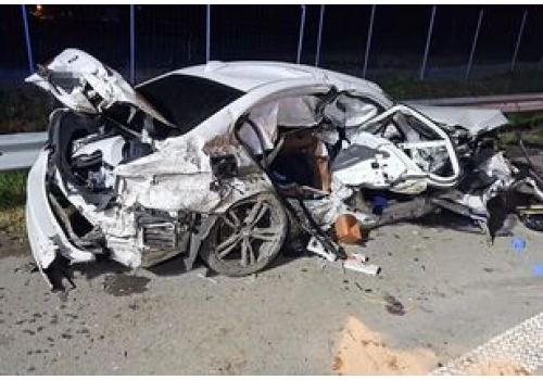 Łaszczówka: Śmiertelny wypadek. BMW roztrzaskane o barierki. Nie żyje 35-latek