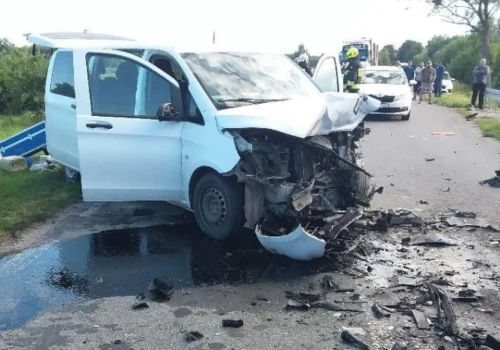 Śmiertelny wypadek. Czołowo zderzyły się dwa busy