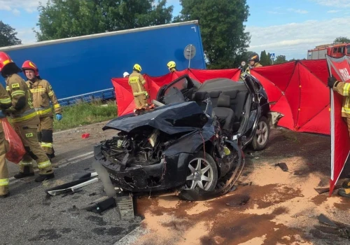 Poważny wypadek na ‘dziesiątce’. Wezwano śmigłowiec LPR