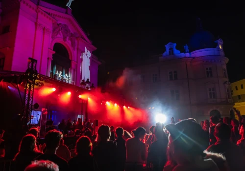 Teatralny tydzień w Bielsku-Białej. Projekt Sąsiedzi i BBusking w ramach Polskiej Stolicy Kultury