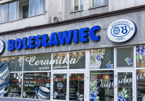 Nazwali azjatycką wieś „Bolesławiec”. Sprzedają tanie podróbki