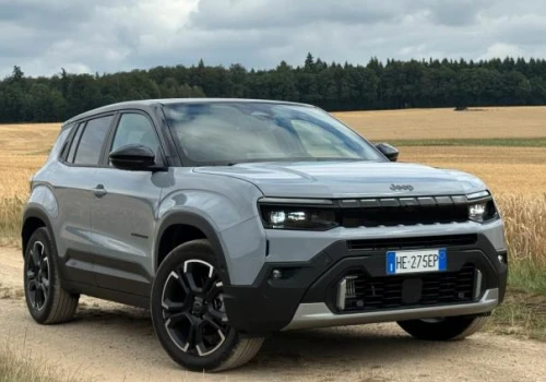 Pierwsza jazda: Jeep Avenger po liftingu. Kilka kosmetycznych zmian, prawie każda na lepsze