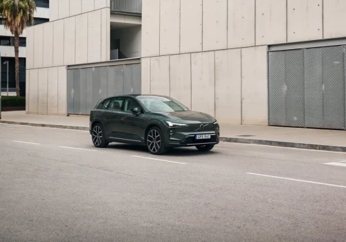 Volvo EX60 – zasięg, czas ładowania, systemy bezpieczeństwa. Poznaj nowy elektryczny SUV od Volvo