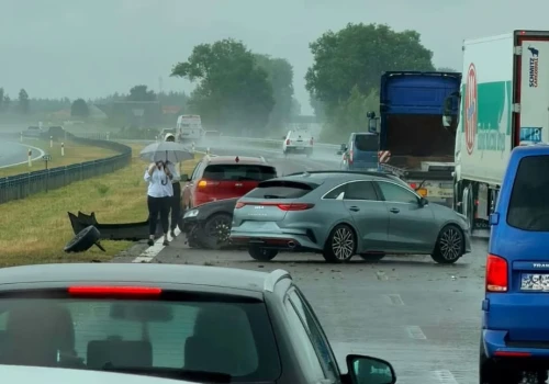 Kolizja na trasie S8. Utrudnienia na trasie w kierunku Białegostoku