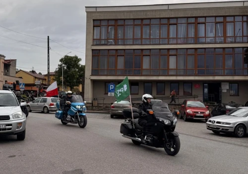 Hołd dla Obrońców Birczy i ofiar zbrodni wołyńskiej. Motocykliści i politycy na wspólnych obchodach
