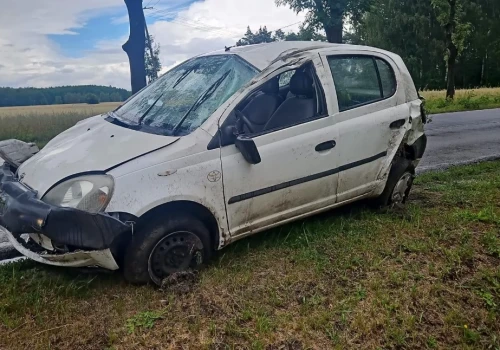 Pilne! Dachowanie Toyoty. Jedna osoba została ranna