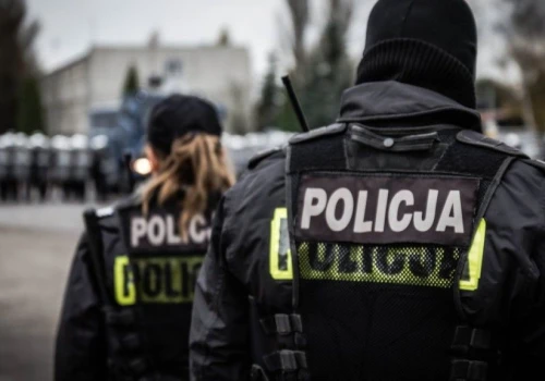Atak na policjantów w Warszawie. Jeden z funkcjonariuszy trafił do szpitala