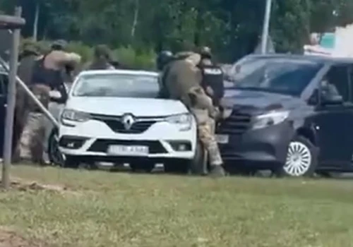 Policyjna akcja w centrum Poznania. Rozbite trzy samochody, są zatrzymani. W sieci pojawiły się nagrania