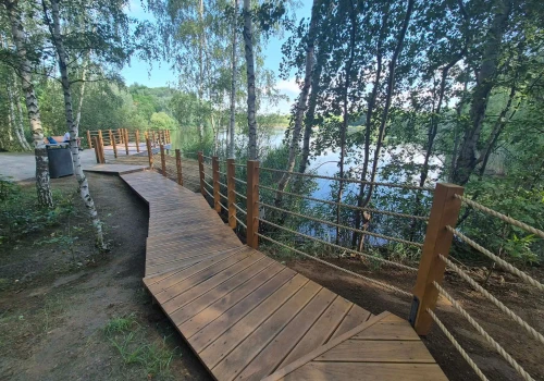 Nowa alejka, tarasy i pomosty wzbogaciły wrocławski park nad stawem