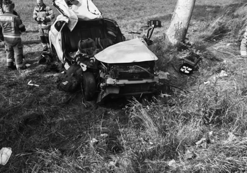 Tragiczny finał wypadku na DK60. Nie żyje 35-letni pasażer Peugeota
