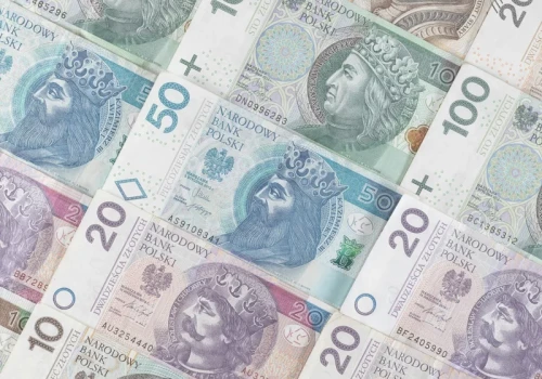 Masz dziurawy banknot? NBP wskazuje, co zrobić, by nie stracić jego wartości