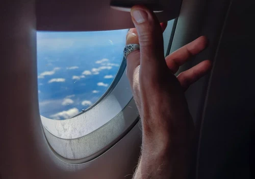 Pilot mówi, dlaczego odsłaniamy rolety w samolocie. Są dwa powody