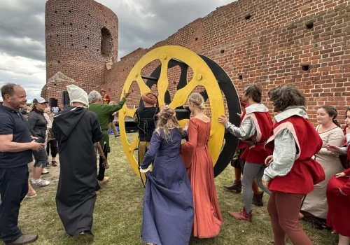 Zamkowa wieża otwarta. Historia Koła widziana z góry