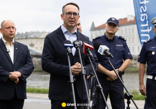 Hulajnogi na nowych zasadach. Minister: policja i inne służby mają problemy
