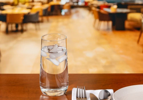 Woda z kranu za darmo w restauracji? Pomysł po raz kolejny wypadł z ustawy