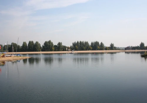 Nie Chorwacja ani Mazury. Kąpielisko u naszych sąsiadów zachwyca krystaliczną wodą i kilometrową plażą