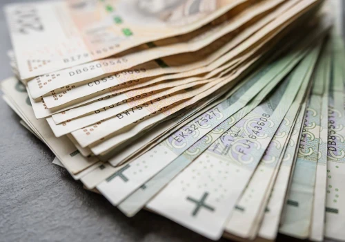 Praca na jedną zmianę i pensja do 11 tys. złotych. Nie wymagają wykształcenia