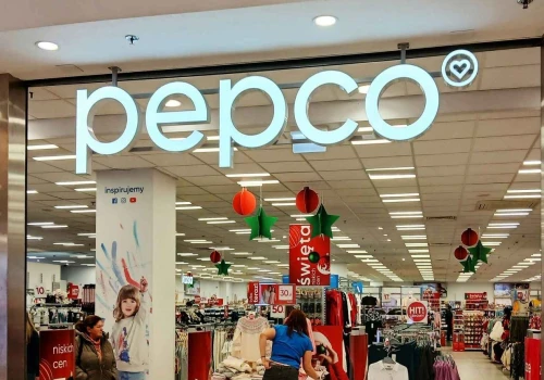 Nie tylko w Sinsay. Pepco też ma białą spódnicę, którą będziemy nosić przez całe lato