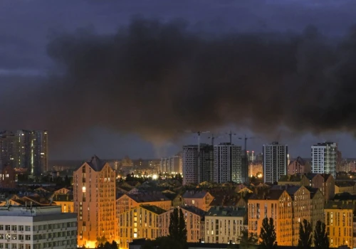 Rosjanie uderzyli na Kijów, rakiety Iskander w akcji. Są ranni
