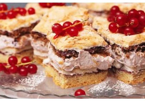 Ciocia Ania co roku piecze na imieniny. Pani Walewska z sezonowym dodatkiem smakuje jak marzenie