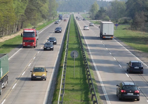 Takim samochodem lepiej nie jechać za polską granicę. Zakaz dotyczy koloru auta