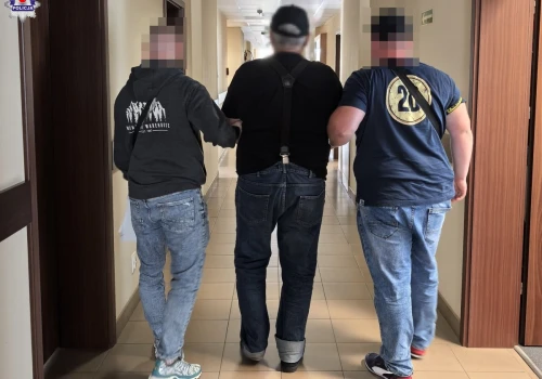 Ukradł 34 czekolady i zaatakował ochroniarza. 67-latek usłyszał zarzut