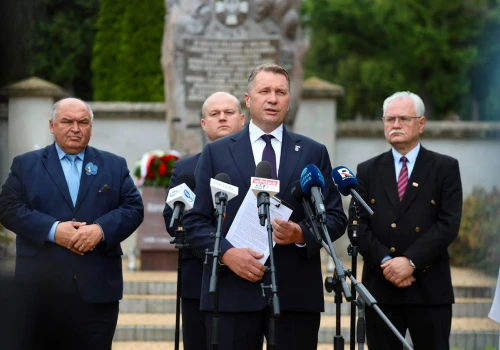 PiS domaga się od rządu sprzeciwu wobec akcesji Ukrainy do UE. Czarnek składa projekt uchwały