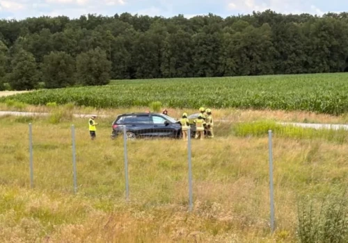 Dachowanie na S5. Kierująca BMW zasnęła podczas jazdy