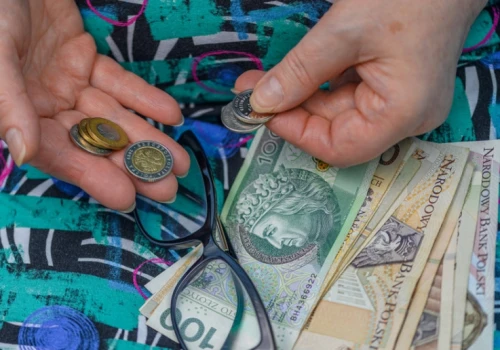 Dobra wiadomość z KRUS. Więcej pieniędzy trafi na konta seniorów