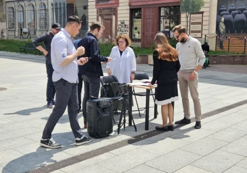 Kwiaty Wołynia na Piotrkowskiej i zbiórka podpisów