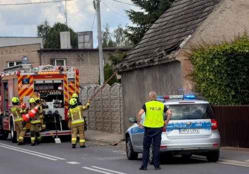 Zgłoszono zawalenie sią dachu budynku